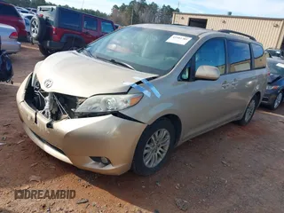 2011 Toyota Sienna XLE AAS with VIN 5TDYK3DCXBS117023, listed as a IAAI auction lot 41581785 with 216,341 mi miles. Bid and sale history available at carsss.com. Image 17.