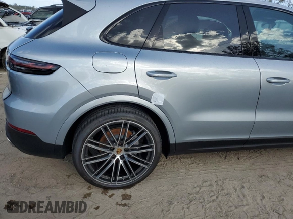 2023 Porsche Cayenne z VIN WP1AA2AY1PDA02553, wystawiony jako Copart lot #79032094 z przebiegiem Nie podano mil oraz Nie do naprawy • Non repairable. Historia ofert i sprzedaży dostępna na DreamBid. Obrazek 13.