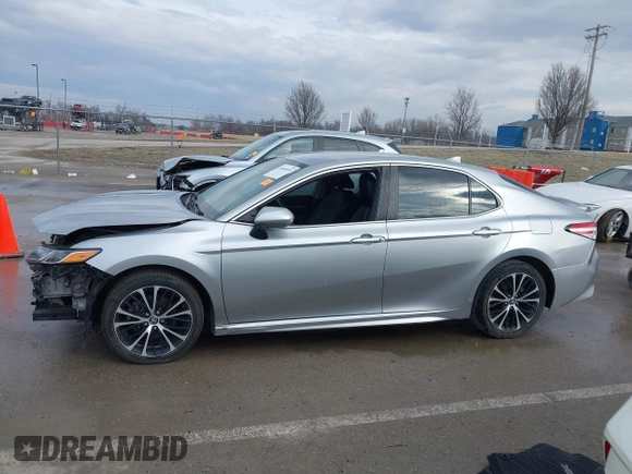 2020 Toyota Camry SE with VIN 4T1G11AK0LU978895, listed as a IAAI auction lot 41686039 with 106,413 mi miles. Bid and sale history available at carsss.com. Image 14.