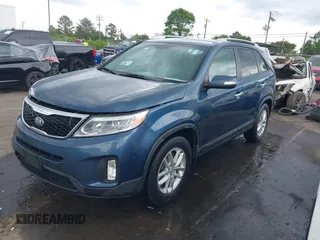 2014 Kia Sorento LX with VIN 5XYKT4A64EG512629, listed as a IAAI auction lot 42082927 with 148,832 mi miles. Bid and sale history available at carsss.com. Image 2.