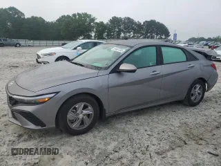 2024 Hyundai Elantra SE z VIN KMHLL4DG4RU715139, wystawiony jako Copart lot #54487205 z przebiegiem 15 727 mil mil oraz Szkoda całkowita • Salvage title. Historia ofert i sprzedaży dostępna na DreamBid. Obrazek 1.