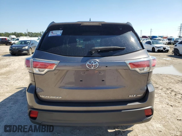 2014 Toyota Highlander XLE z VIN 5TDJKRFH6ES041592, wystawiony jako Copart lot #46255495 z przebiegiem 113 695 mil mil oraz Szkoda całkowita • Salvage title. Historia ofert i sprzedaży dostępna na DreamBid. Obrazek 6.