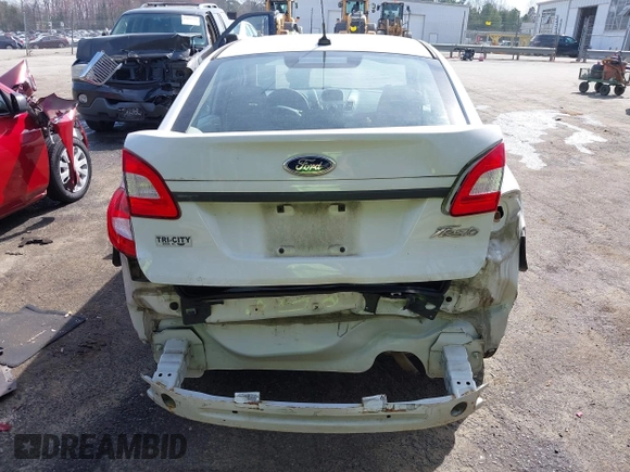 2013 Ford Fiesta S z VIN 3FADP4AJ9DM191664, wystawiony jako IAAI lot #41827196 z przebiegiem 111 982 mil mil oraz . Historia ofert i sprzedaży dostępna na DreamBid. Obrazek 6.