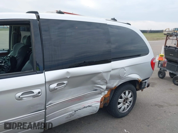 2005 Chrysler Town & Country Limited with VIN 2C8GP64L45R338921, listed as a IAAI auction lot 42105691 with 288,600 mi miles. Bid and sale history available at carsss.com. Image 6.