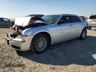 2009 Chrysler 300 LX z VIN 2C3KA43D79H505560, wystawiony jako Copart lot #45428795 z przebiegiem 49 295 mil mil oraz Szkoda całkowita • Salvage title. Historia ofert i sprzedaży dostępna na DreamBid. Obrazek 1.