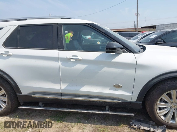 2023 Ford Explorer King Ranch z VIN 1FM5K8LC5PGB63003, wystawiony jako IAAI lot #41951954 z przebiegiem Nie podano mil oraz . Historia ofert i sprzedaży dostępna na DreamBid. Obrazek 13.