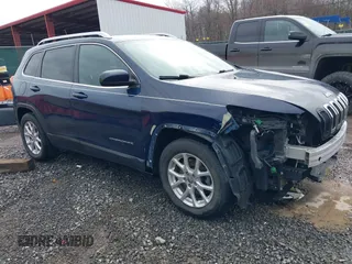 2014 Jeep Cherokee Latitude z VIN 1C4PJMCB8EW141080, wystawiony jako IAAI lot #41835111 z przebiegiem 139 472 mil mil oraz . Historia ofert i sprzedaży dostępna na DreamBid. Obrazek 1.