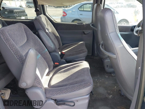 2000 Dodge Caravan SE with VIN 2B4GP45R9YR661145, listed as a IAAI auction lot 41819130 with 233,411 mi miles and . Bid and sale history available at DreamBid. Image 8.