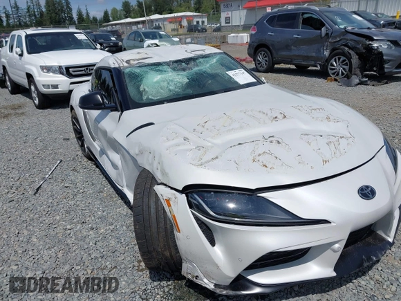 2025 Toyota Supra 3.0 with VIN WZ1DB0G03SW069994, listed as a IAAI auction lot 42577147 with 4,352 mi miles and . Bid and sale history available at DreamBid. Image 6.