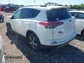 2018 Toyota RAV4 XLE с VIN JTMWFREV9JJ742409, выставлен на аукционе IAAI как лот 42307225 с пробегом 60 738 миль миль и . История ставок и продаж доступна на DreamBid. Изображение 3.