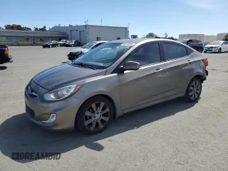 2013 Hyundai Accent GLS z VIN KMHCU4AE3DU302315, wystawiony jako Copart lot #56674995 z przebiegiem 167 512 mil mil oraz Szkoda całkowita • Salvage title. Historia ofert i sprzedaży dostępna na DreamBid. Obrazek 1.