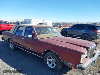 1984 Lincoln Town Car with VIN 1LNBP96FXEY671362, listed as a IAAI auction lot 41367432 with 81,205 mi miles. Bid and sale history available at carsss.com. Image 1.