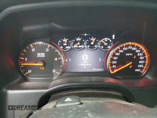 2016 GMC Sierra 3500HD Denali z VIN 1GT42YE82GF140938, wystawiony jako Copart lot #52556095 z przebiegiem 136 654 mil mil oraz Szkoda całkowita • Salvage title. Historia ofert i sprzedaży dostępna na DreamBid. Obrazek 9.