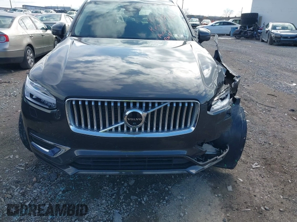 2023 Volvo XC90 Ultimate with VIN YV4062PAXP1904903, listed as a IAAI auction lot 41919402 with 32,000 mi miles. Bid and sale history available at carsss.com. Image 12.