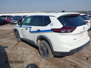 2025 Nissan Rogue S z VIN 5N1BT3AB4SC777425, wystawiony jako IAAI lot #41960932 z przebiegiem 14 073 mil mil oraz . Historia ofert i sprzedaży dostępna na DreamBid. Obrazek 3.