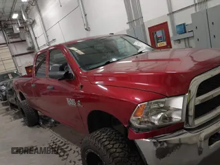 2015 Ram 2500 Tradesman z VIN 3C6UR5HL4FG528090, wystawiony jako IAAI lot #41372919 z przebiegiem 131 249 mil mil oraz . Historia ofert i sprzedaży dostępna na DreamBid. Obrazek 1.
