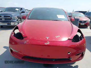 2023 Tesla Model Y Long Range z VIN 7SAYGAEE7PF691499, wystawiony jako IAAI lot #42038850 z przebiegiem 26 439 mil mil oraz . Historia ofert i sprzedaży dostępna na DreamBid. Obrazek 13.
