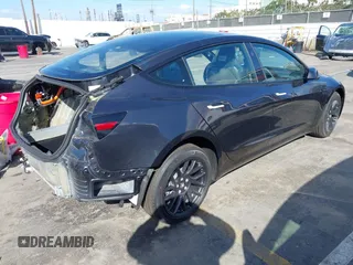 2024 Tesla Model 3 z VIN 5YJ3E1EA2RF867095, wystawiony jako IAAI lot #41550546 z przebiegiem 3 mil mil oraz . Historia ofert i sprzedaży dostępna na DreamBid. Obrazek 4.