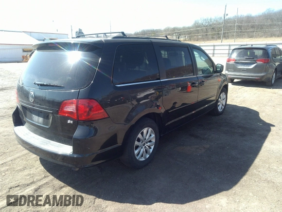 2014 Volkswagen Routan SE with VIN 2C4RVABG3ER134698, listed as a IAAI auction lot 41796736 with 110,282 mi miles and . Bid and sale history available at DreamBid. Image 4.