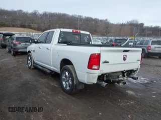 2017 Ram 1500 Big Horn z VIN 1C6RR7GT2HS721143, wystawiony jako IAAI lot #41634614 z przebiegiem 141 991 mil mil oraz . Historia ofert i sprzedaży dostępna na DreamBid. Obrazek 3.