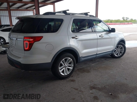 2011 Ford Explorer XLT with VIN 1FMHK7D82BGA02599, listed as a IAAI auction lot 42190995 with 214,146 mi miles and . Bid and sale history available at carsss.com. Image 4.