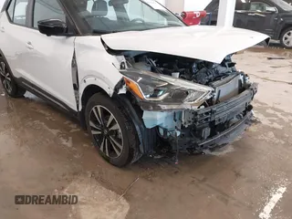 2019 Nissan Kicks SR with VIN 3N1CP5CU7KL538238, listed as a IAAI auction lot 41688621 with 40,142 mi miles. Bid and sale history available at carsss.com. Image 17.