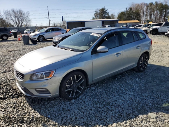 2018 Volvo V60 Dynamic with VIN YV140MEL4J2390449, listed as a Copart auction lot 46272124 with 124,513 mi miles. Bid and sale history available at carsss.com. Image 1.