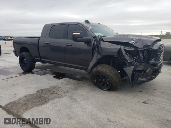 2024 Ram 2500 Laramie z VIN 3C6UR5NL3RG223592, wystawiony jako Copart lot #53073445 z przebiegiem 21 675 mil mil oraz Szkoda całkowita • Salvage title. Historia ofert i sprzedaży dostępna na DreamBid. Obrazek 4.