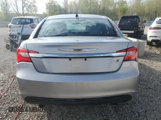 2013 Chrysler 200 Touring z VIN 1C3CCBBG7DN723383, wystawiony jako Copart lot #53302135 z przebiegiem 139 637 mil mil oraz Szkoda całkowita • Salvage title. Historia ofert i sprzedaży dostępna na DreamBid. Obrazek 6.