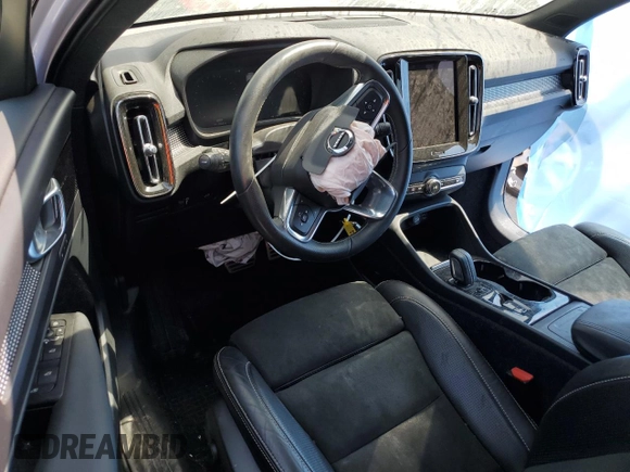 2021 Volvo XC40 R-Design z VIN YV4AC2HM4M2481361, wystawiony jako Copart lot #60087734 z przebiegiem 28 807 mil mil oraz Szkoda całkowita • Salvage title. Historia ofert i sprzedaży dostępna na DreamBid. Obrazek 8.