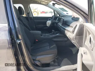 2025 Kia Sorento LX z VIN 5XYRG4JC4SG355799, wystawiony jako IAAI lot #41709416 z przebiegiem 1698 mil mil oraz . Historia ofert i sprzedaży dostępna na DreamBid. Obrazek 5.