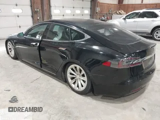 2019 Tesla Model S 75D z VIN 5YJSA1E2XKF313955, wystawiony jako IAAI lot #41658345 z przebiegiem 57 085 mil mil oraz . Historia ofert i sprzedaży dostępna na DreamBid. Obrazek 3.