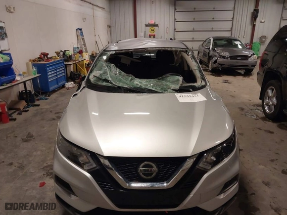 2020 Nissan Rogue Sport S with VIN JN1BJ1CW9LW366216, listed as a IAAI auction lot 41532494 with 94,621 mi miles. Bid and sale history available at carsss.com. Image 6.