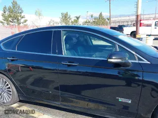 2017 Ford Fusion Energi Titanium with VIN 3FA6P0SU1HR116976, listed as a IAAI auction lot 39028290 with 86,678 mi miles. Bid and sale history available at carsss.com. Image 13.