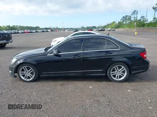 2014 Mercedes-Benz C 250 Sport z VIN WDDGF4HB0EA957858, wystawiony jako IAAI lot #42253090 z przebiegiem 192 097 mil mil oraz . Historia ofert i sprzedaży dostępna na DreamBid. Obrazek 14.