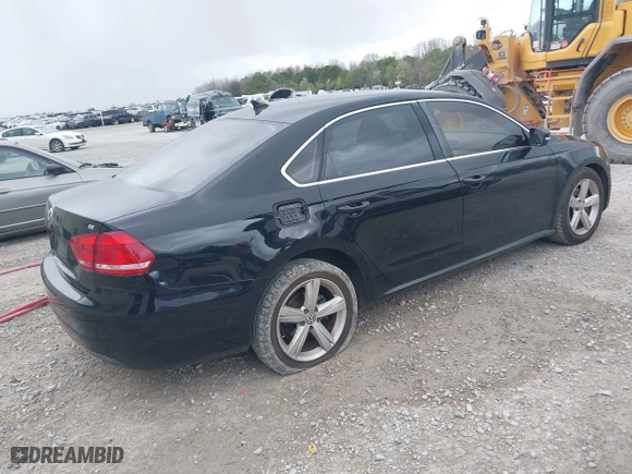 2013 Volkswagen Passat SE w/Sunroof with VIN 1VWBH7A31DC113637, listed as a IAAI auction lot 41854340 with 188,606 mi miles. Bid and sale history available at carsss.com. Image 4.