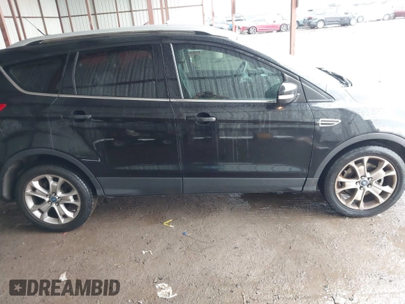 2014 Ford Escape Titanium z VIN 1FMCU0J96EUA84108, wystawiony jako IAAI lot #42114002 z przebiegiem 176 735 mil mil oraz . Historia ofert i sprzedaży dostępna na DreamBid. Obrazek 13.