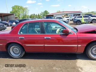 2002 Mercury Grand Marquis LS Premium z VIN 2MEFM75W22X653775, wystawiony jako IAAI lot #42225138 z przebiegiem 124 749 mil mil oraz . Historia ofert i sprzedaży dostępna na DreamBid. Obrazek 13.
