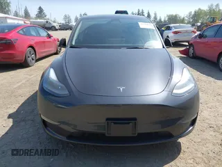 2024 Tesla Model Y Long Range with VIN 7SAYGDEE3RF177458, listed as a IAAI auction lot 42109641 with 7,890 mi miles. Bid and sale history available at carsss.com. Image 12.