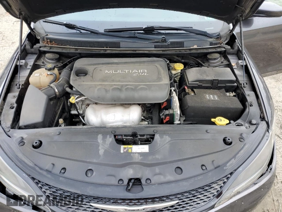 2015 Chrysler 200 S z VIN 1C3CCCBB5FN722116, wystawiony jako Copart lot #57477485 z przebiegiem 139 785 mil mil oraz Szkoda całkowita • Salvage title. Historia ofert i sprzedaży dostępna na DreamBid. Obrazek 11.
