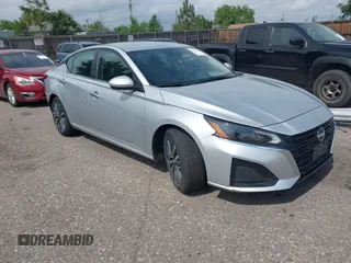 2023 Nissan Altima SV z VIN 1N4BL4DV0PN385186, wystawiony jako IAAI lot #42421832 z przebiegiem 44 341 mil mil oraz . Historia ofert i sprzedaży dostępna na DreamBid. Obrazek 1.