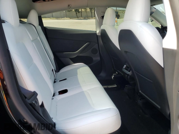 2024 Tesla Model Y z VIN 7SAYGDED8RF123516, wystawiony jako Copart lot #55354655 z przebiegiem 12 521 mil mil oraz Szkoda całkowita • Salvage title. Historia ofert i sprzedaży dostępna na DreamBid. Obrazek 11.