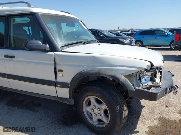 2000 Land Rover Discovery Series II w/Cloth with VIN SALTY124XYA262828, listed as a IAAI auction lot 41769729 with 215,711 mi miles. Bid and sale history available at carsss.com. Image 6.