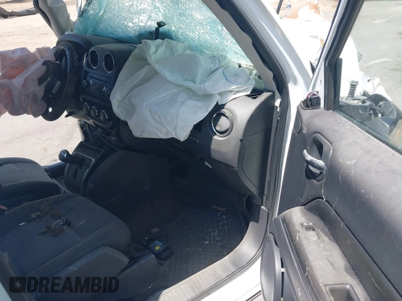 2014 Jeep Patriot Latitude with VIN 1C4NJRFB4ED549734, listed as a IAAI auction lot 42543649 with Not provided miles and . Bid and sale history available at DreamBid. Image 5.