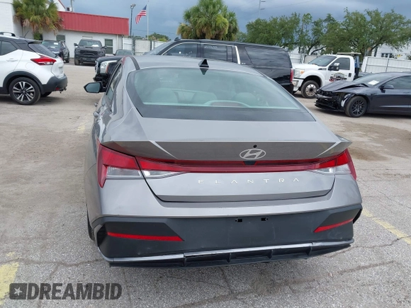 2024 Hyundai Elantra SE z VIN KMHLL4DG5RU645022, wystawiony jako IAAI lot #42651170 z przebiegiem 33 769 mil mil oraz . Historia ofert i sprzedaży dostępna na DreamBid. Obrazek 16.