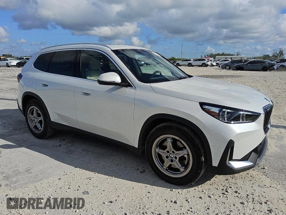 2023 BMW X1 xDrive28i with VIN WBX73EF02P5X84109, listed as a Copart auction lot 57438595 with 25,421 mi miles and Clean title. Bid and sale history available at DreamBid. Image 4.