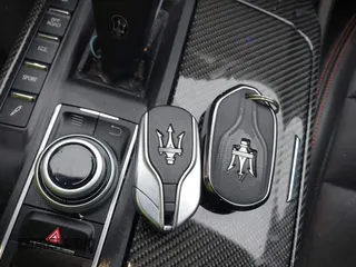 2019 Maserati Levante S z VIN ZN661YUS0KX335883, wystawiony jako IAAI lot #41575823 z przebiegiem 71 080 mil mil oraz . Historia ofert i sprzedaży dostępna na DreamBid. Obrazek 11.