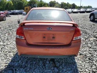 2009 Kia Spectra SX z VIN KNAFE221095025989, wystawiony jako Copart lot #57583155 z przebiegiem 261 776 mil mil oraz Szkoda całkowita • Salvage title. Historia ofert i sprzedaży dostępna na DreamBid. Obrazek 6.