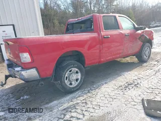 2024 Ram 2500 Tradesman z VIN 3C6UR5CJ0RG181612, wystawiony jako IAAI lot #41005946 z przebiegiem 12 715 mil mil oraz . Historia ofert i sprzedaży dostępna na DreamBid. Obrazek 4.