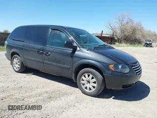 2005 Chrysler Town & Country LX с VIN 2C4GP44R75R303963, выставлен на аукционе IAAI как лот 42250982 с пробегом 261 873 миль миль и . История ставок и продаж доступна на DreamBid. Изображение 1.